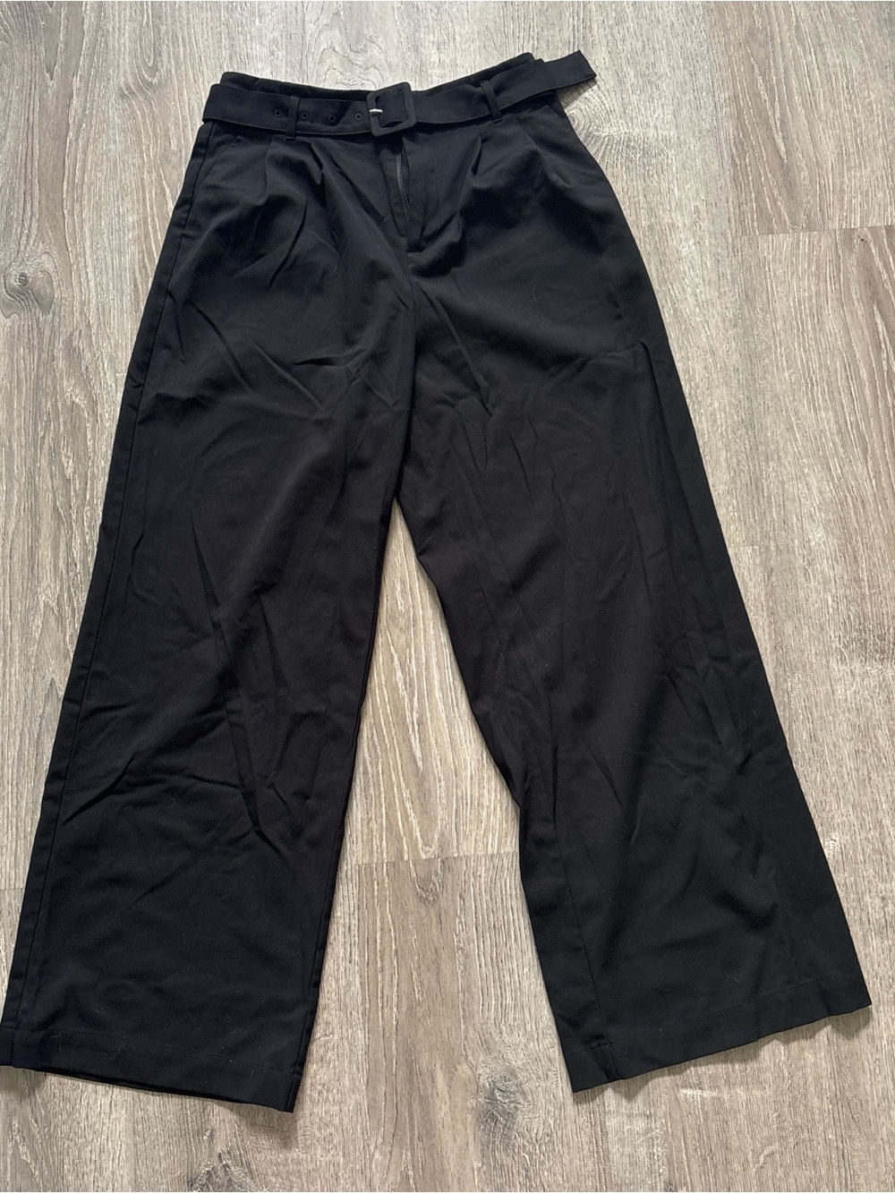 Women’s Black Pleated Wide-Leg Pants with Belt